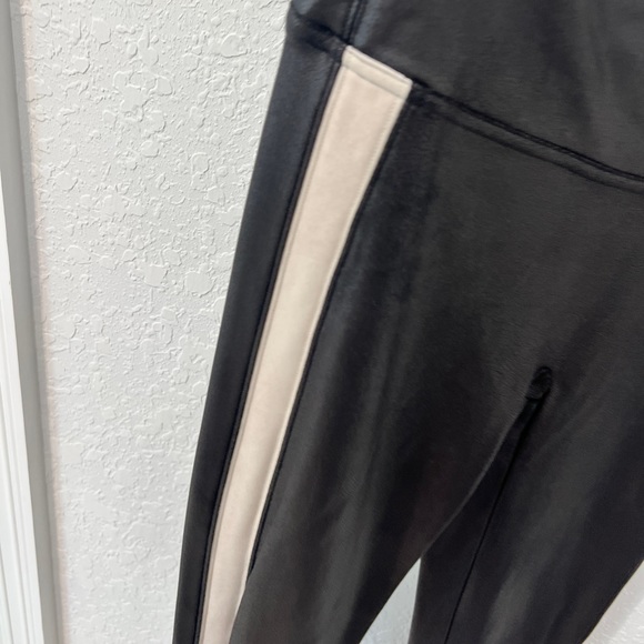 Spanx faux leather leggings - Picture 2 of 3